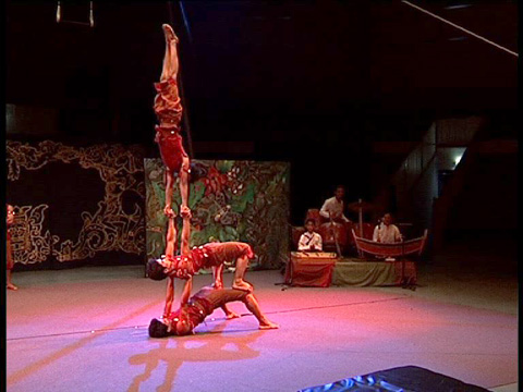 Ecole du cirque Phare Ponleu Selpak du Cambodge - Ban touy ban tom et cie